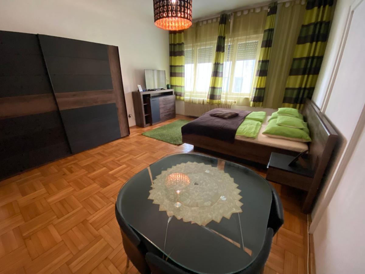 Apartment And Rooms Heart Of The City Budapest Exterior foto