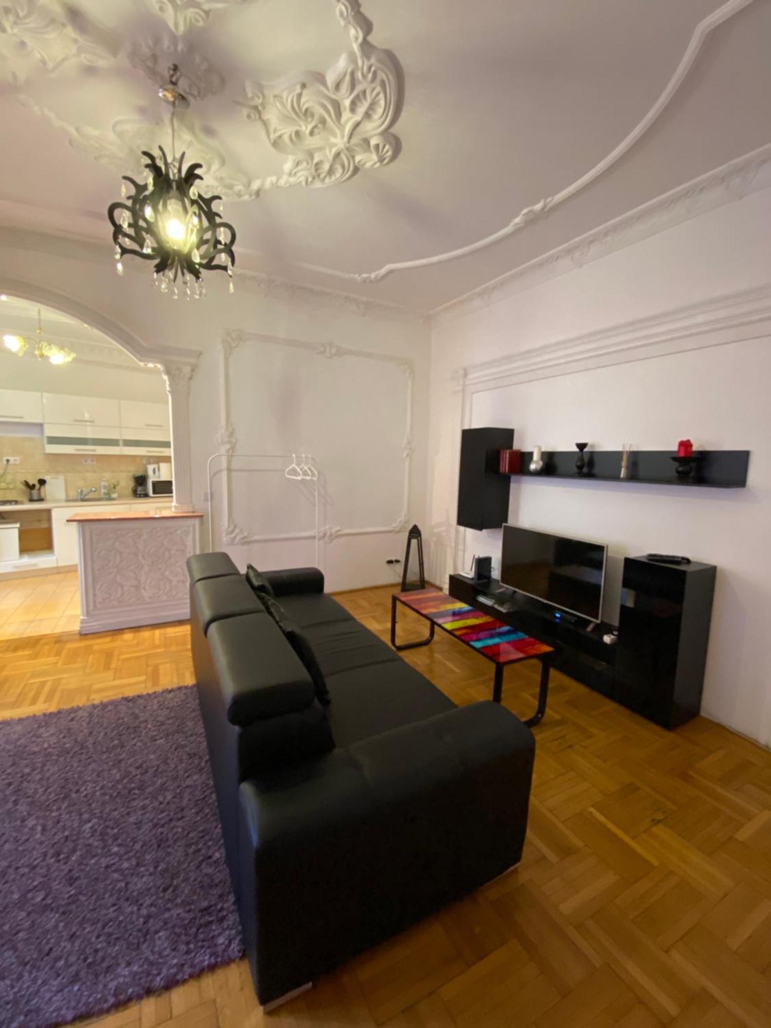 Apartment And Rooms Heart Of The City Budapest Exterior foto