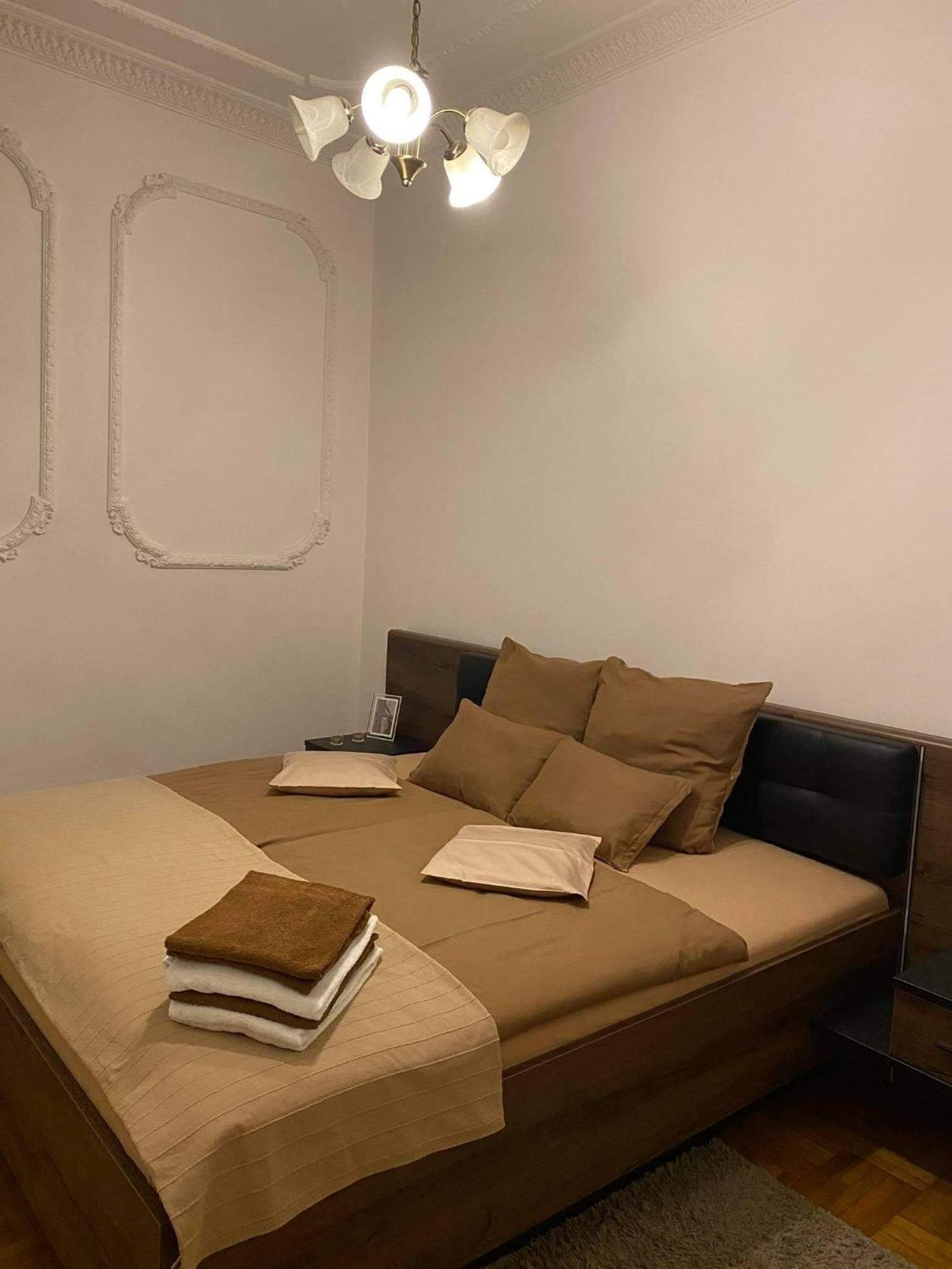 Apartment And Rooms Heart Of The City Budapest Exterior foto